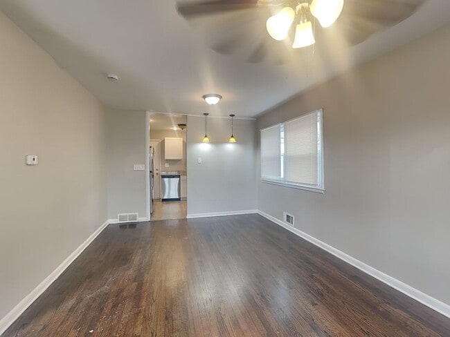 Building Photo - Updated 3 Bed Home with Granite Kitchen, Fenced Yard & Garage