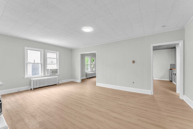 Building Photo - 647 N Delaware St