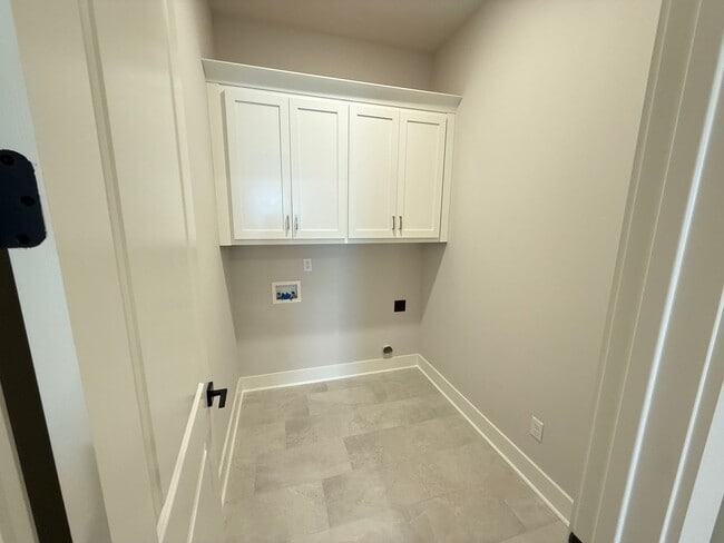 Building Photo - 4BR/3.5BA Home For Rent