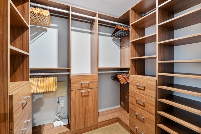 Building Photo - 889 Date St