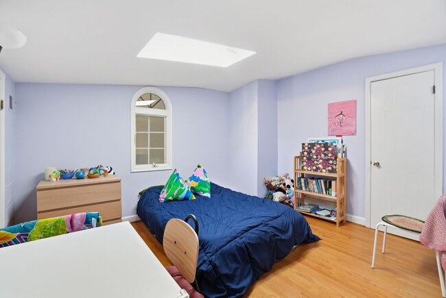 Building Photo - Charming Historic Capitol Hill Loft | 1 BR + Lofted Bedroom