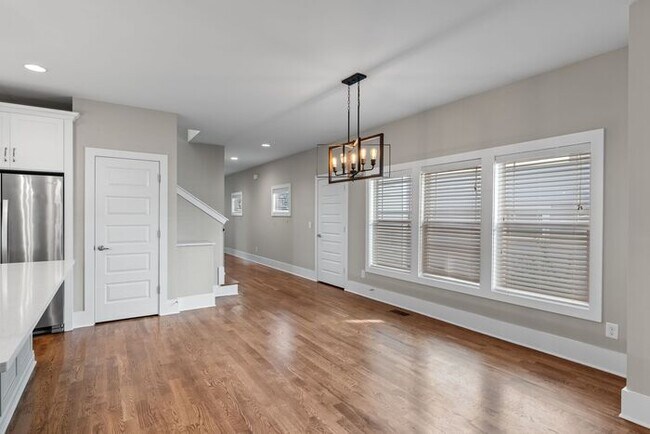 Building Photo - Stunning Home in Melrose 12 South Area...D...