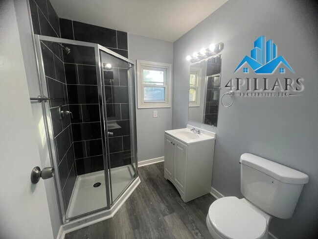 Building Photo - "Charming 3-Bedroom Home with Spacious Lay...