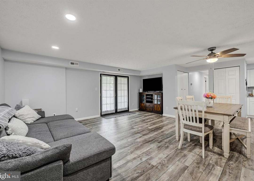 Building Photo - 300 Long Cove Ln