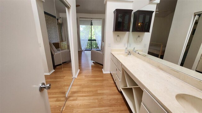 Building Photo - 7122 Wood Hollow Dr