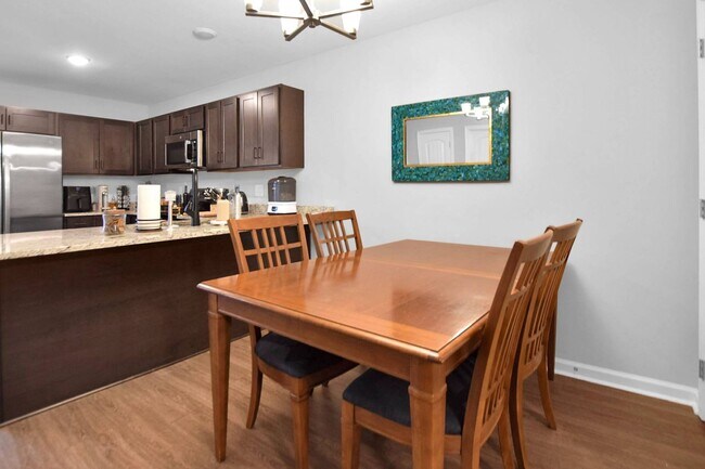 Building Photo - Pet Friendly Two Bedroom!