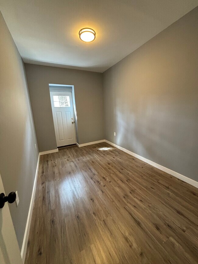 Building Photo - 812 Clinton Ave