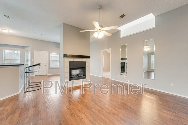 Building Photo - 1220 Royal Crescent Dr