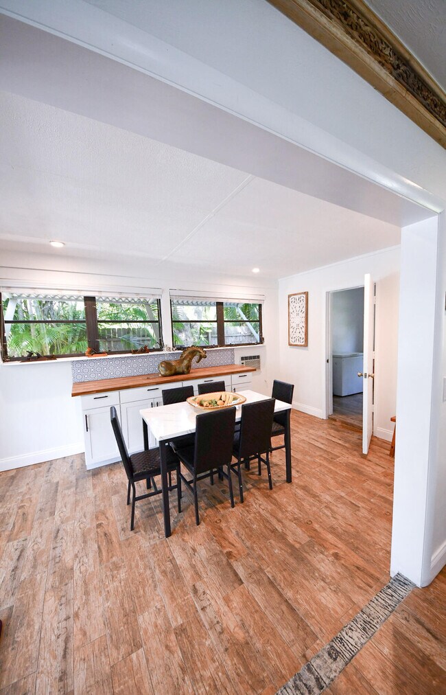 Building Photo - 6432 SE Clairmont Pl