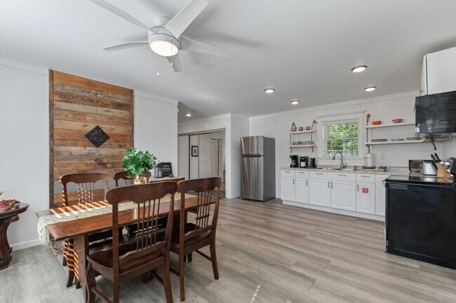 Building Photo - 1308 Fredrick Ln