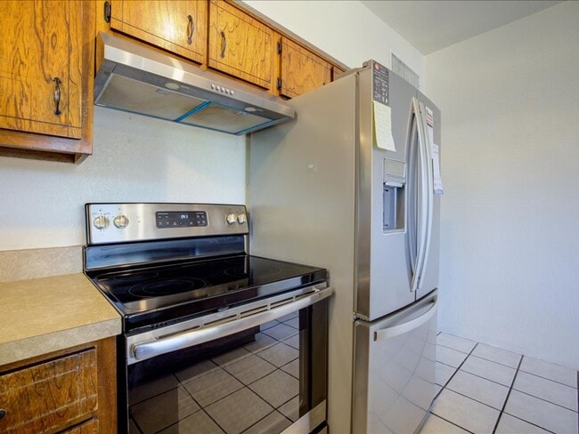 Building Photo - 3 Bedroom 2 Bathroom