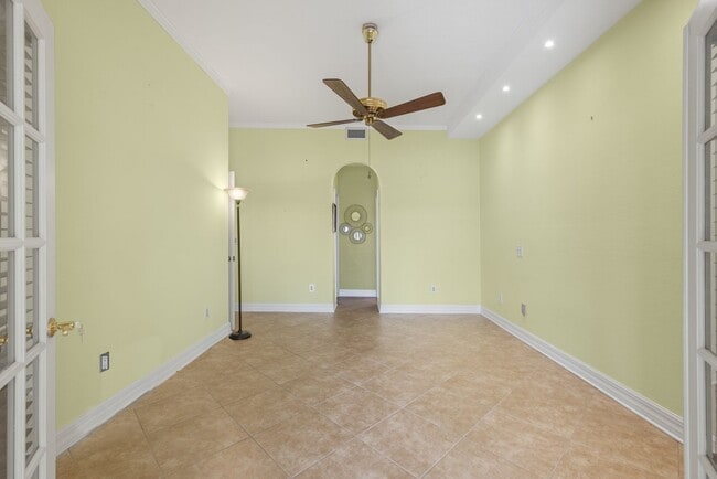 Building Photo - Waterfront Condo with Boat Dock