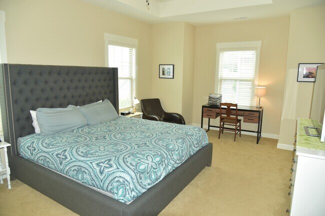 Building Photo - Beautiful, Spacious 4 bedroom 3 bath home ...