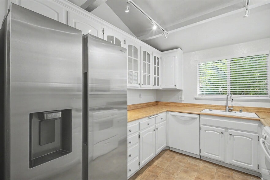 Building Photo - 21019 Gresham St