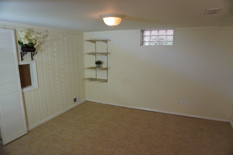 Building Photo - 1710 Weston Ave