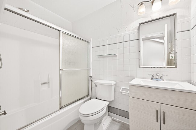 Building Photo - 11677 Village Pl Dr
