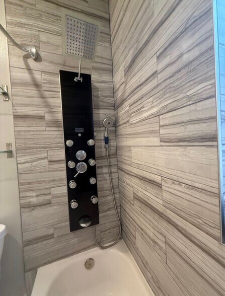 Building Photo - 768 Harvard St NW