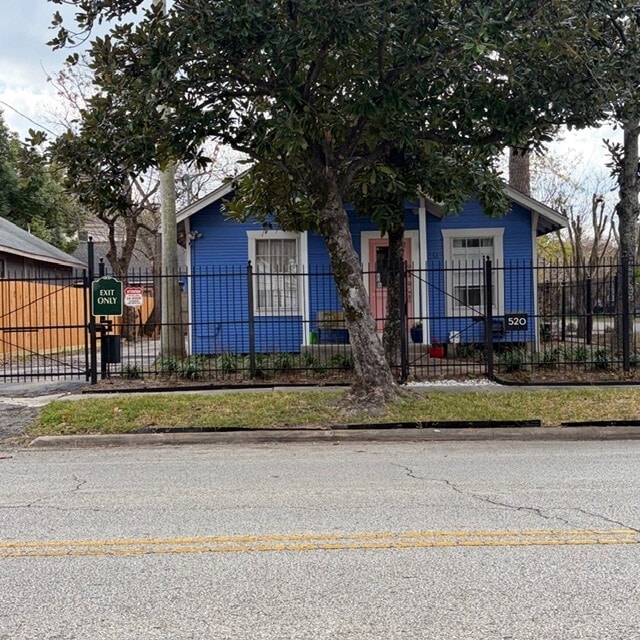 Building Photo - 520 W 14th St