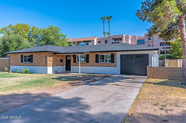 Building Photo - 3035 E Heatherbrae Dr