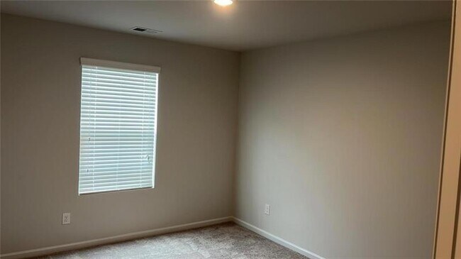 Building Photo - 285 Springwood Ln