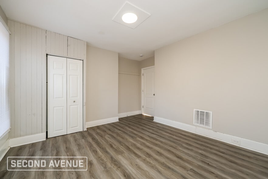 Building Photo - 4833 Greenwood Terrace