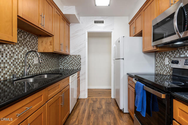 Building Photo - 540 Kelton Ave