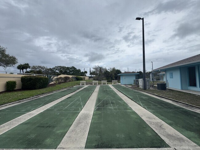 Building Photo - 1310 NE 14th Ct