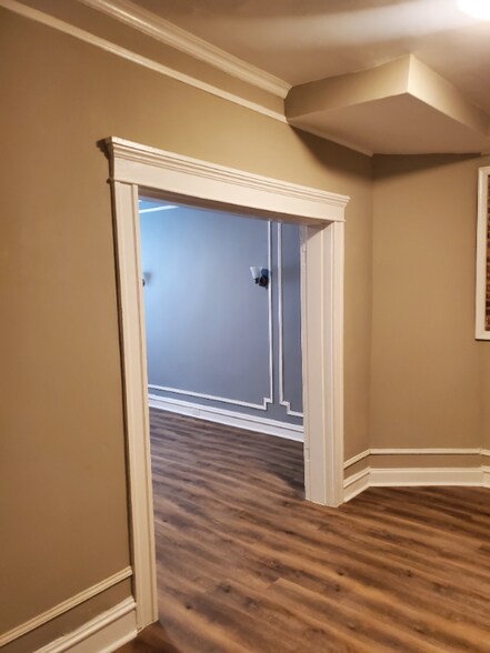 Building Photo - 803 Brooks Ln