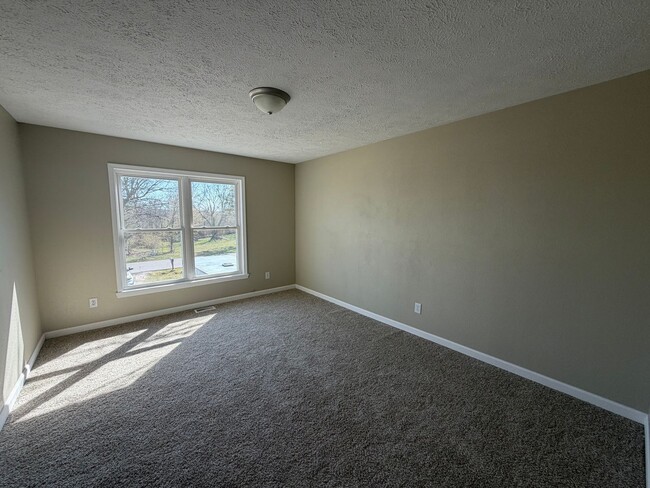 Building Photo - AVAILABLE APRIL 3RD