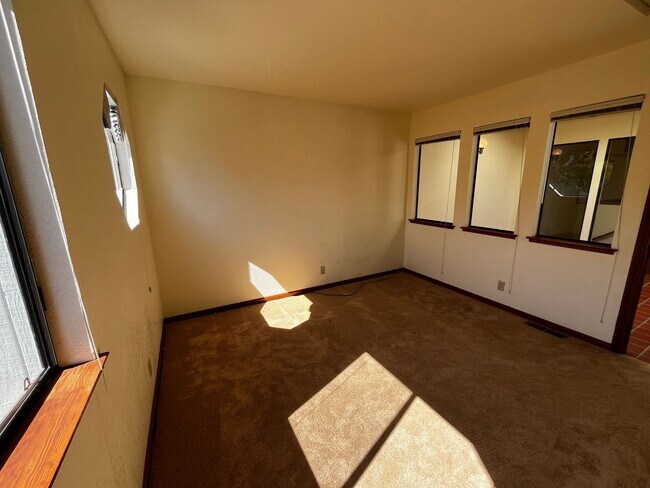 Building Photo - Charming Santa Cruz Townhouse: 3 Beds, 2.5...