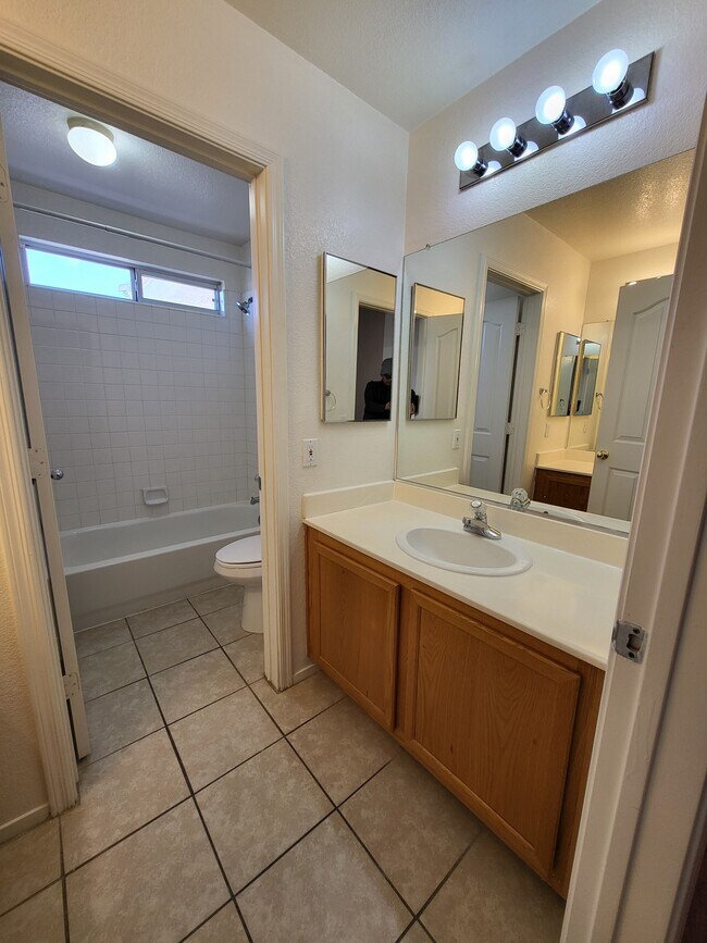Building Photo - 1158 Founders Ct