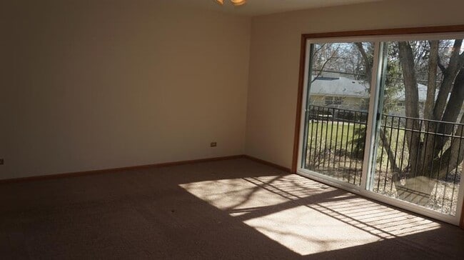 Building Photo - 326 Meadowrue Ln