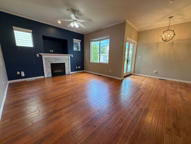 Building Photo - 3 bed DuPont Home with A/C for Rent