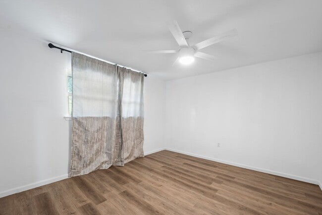 Building Photo - Fully Renovated Woodway Home