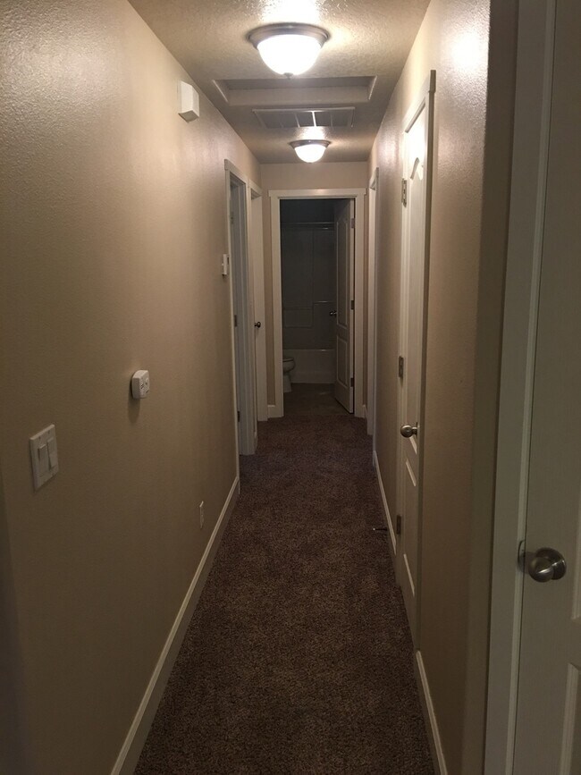 Building Photo - Single level home in Foxborough!