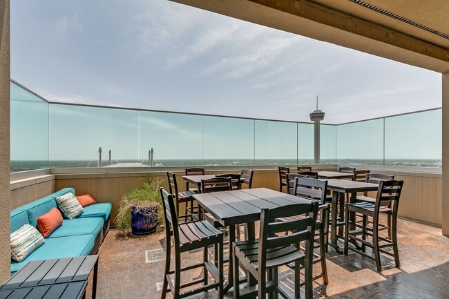Building Photo - GORGEOUS FURNISHED CONDOMINIUM WITH GREAT ...
