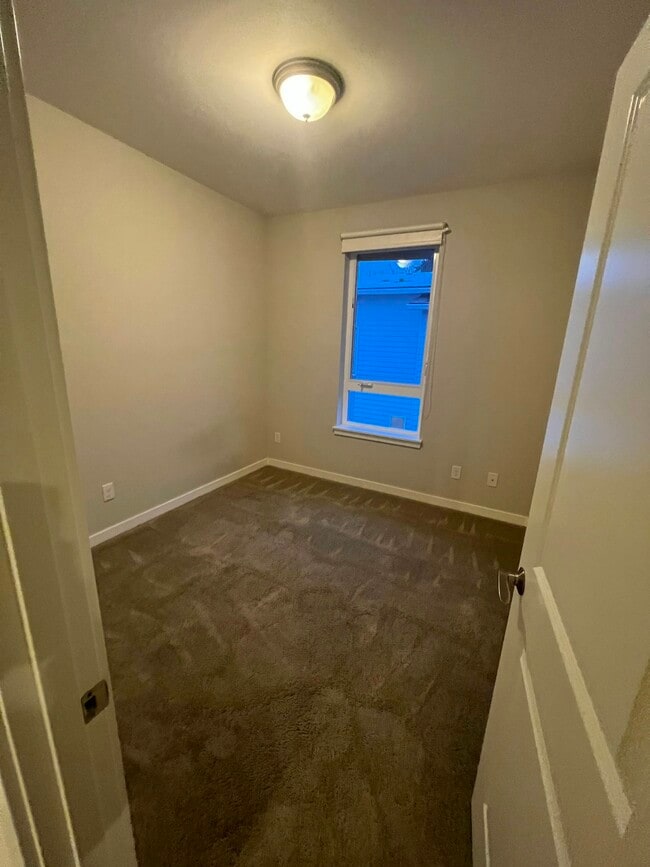 Building Photo - 14627 36th Ct NE