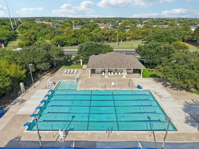 Building Photo - 700 House Creek Dr