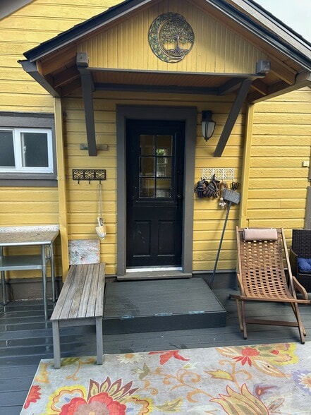 Building Photo - 512 Avenue C