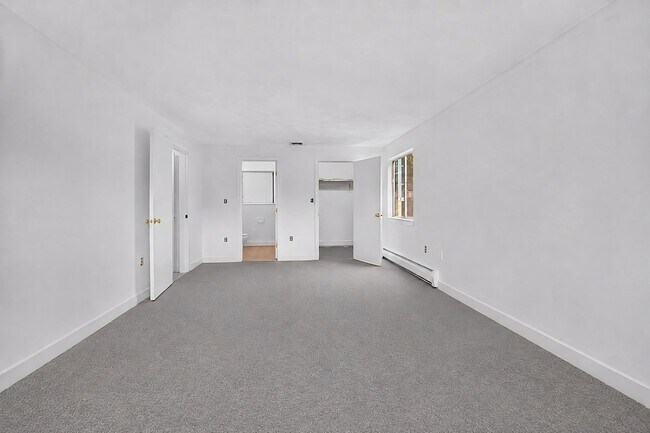 Building Photo - 74 Loomis St