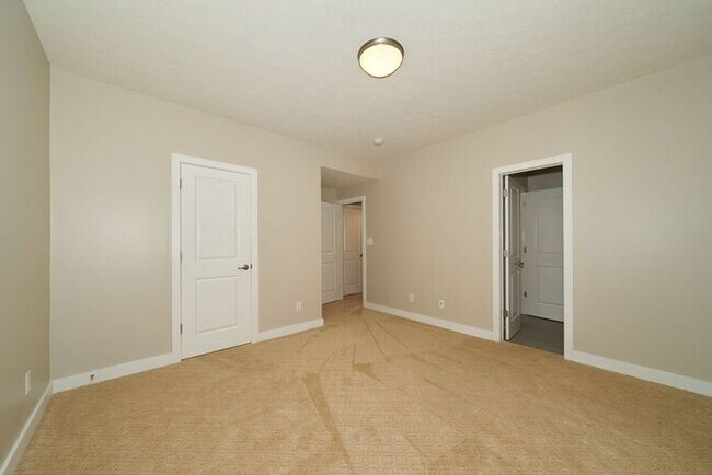Building Photo - Beautiful 5 Bedroom With Finished Basement in Fishers