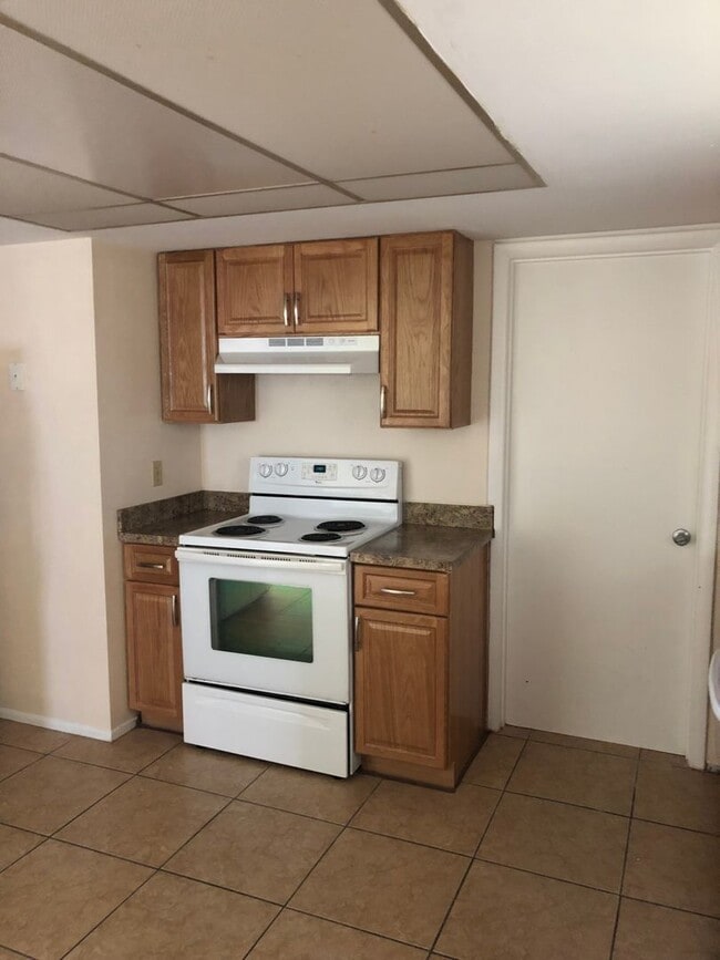 Building Photo - PET FRIENDLY... 3/2/1 RENTAL HOUSE IN THE ...