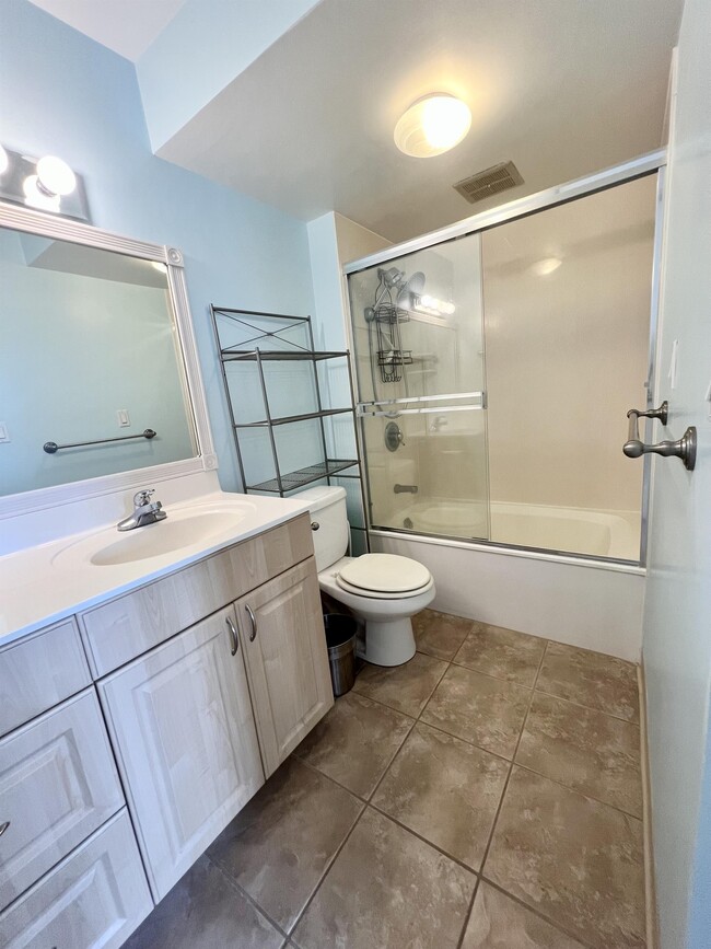 Building Photo - 2140 Kuhio Ave.