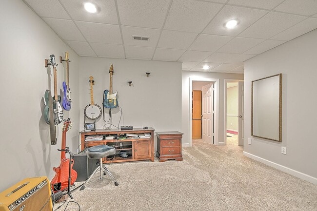 Building Photo - 9 Wayland Ct