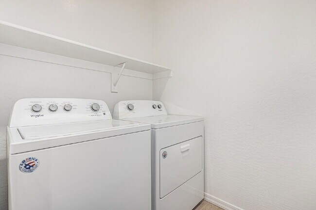 Building Photo - 19874 W Devonshire Ave