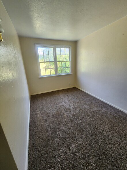 Building Photo - 1417 NW Carden Ave