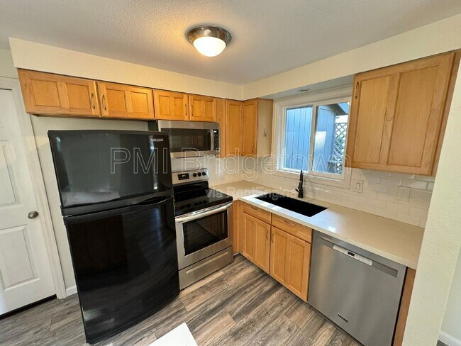 Building Photo - 7315 SW 53rd Ave