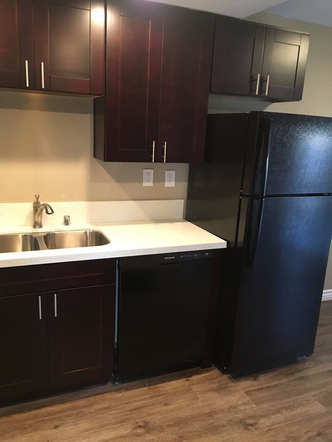 Building Photo - 859-861 Mola Vista Way