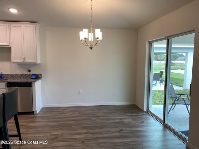 Building Photo - 1186 Dania Cir