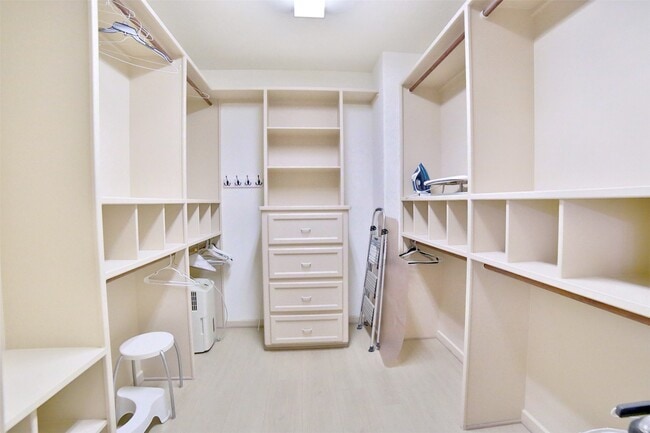 Building Photo - 2410 Dorrington St